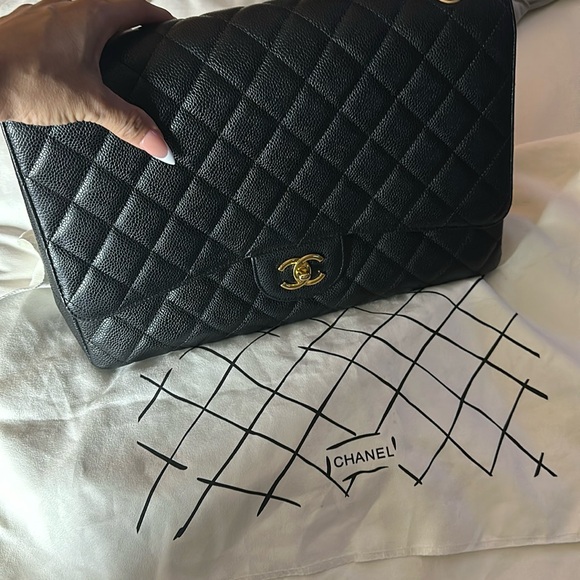 SOLD ON X POSTChanel MAXI  single flap caviar with gold hardware - Picture 6 of 17